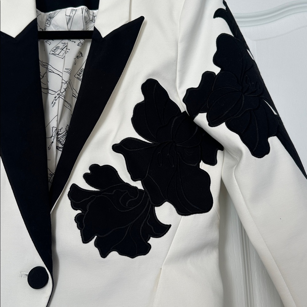 White House Black Market Black and White Floral Blazer - Picture 3 of 8